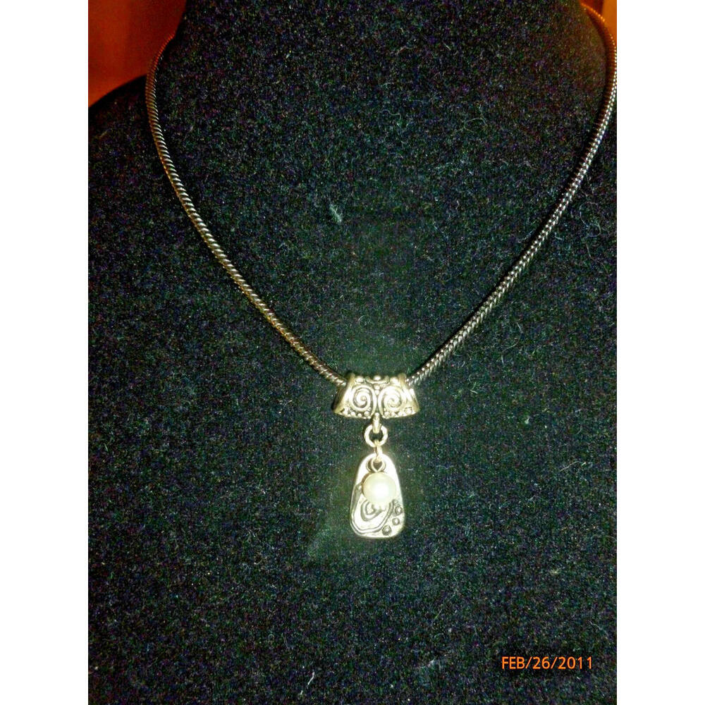 Vintage Silver Tone Necklace 18 Inch Chain Faux Pearl Gunmetal Wisdom Pendant‎